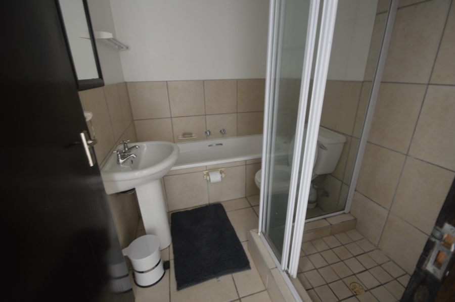 To Let 2 Bedroom Property for Rent in Bowtie Western Cape